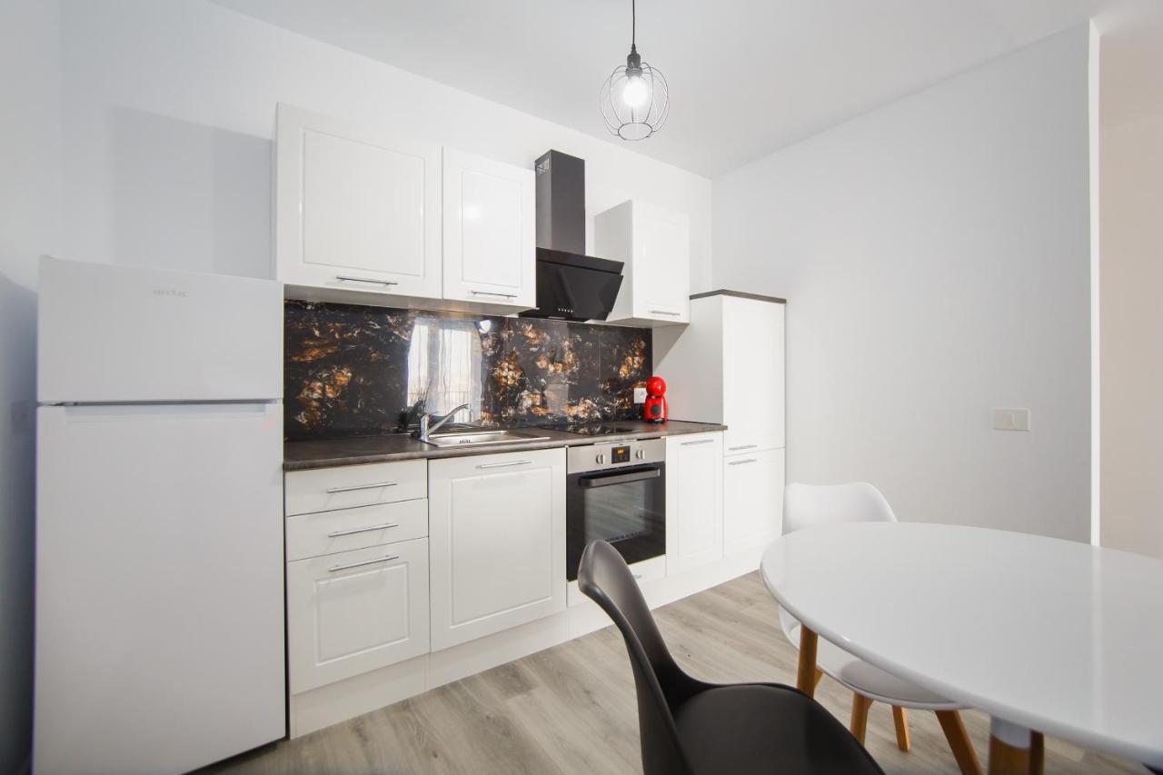 Ferienwohnung Trio Pink Oradea Exterior foto